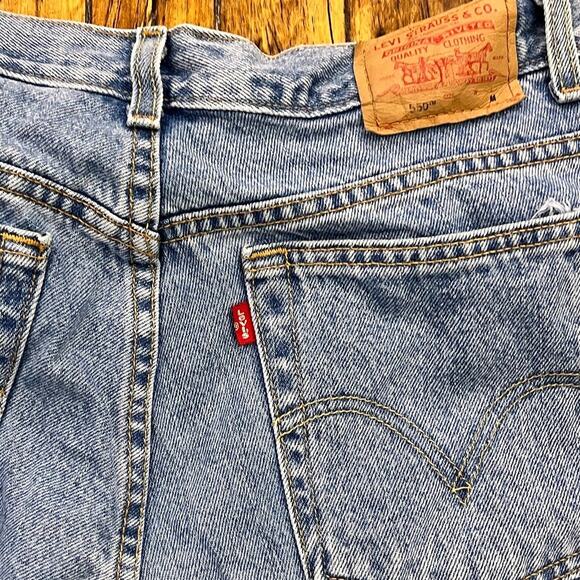 vintage women's Levi's 550 red tab relaxed fit taper leg light wash 100% cotton - Picture 3 of 7